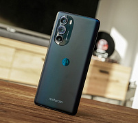 Начинаются продажи флагманского смартфона Motorola